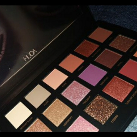 Huda beauty desert pallete